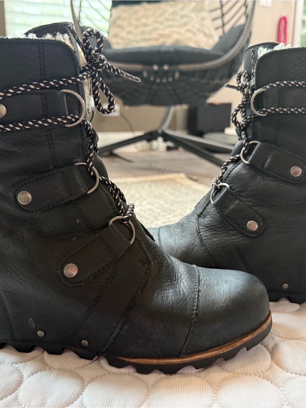Sorel Black Lace-Up Women's Winter Boots with Faux-Fur Trim